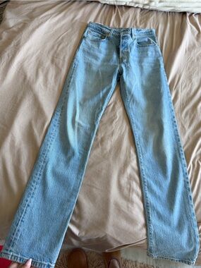 Levi's Light Wash Straight Leg Women's Jeans